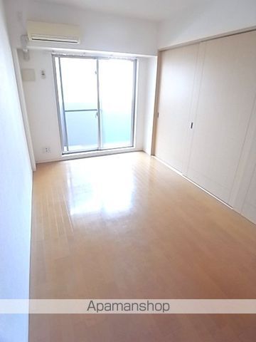 ジュネーゼグラン上本町の居間写真
