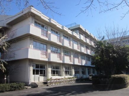 小学校　岸町小学校（小学校）まで800m