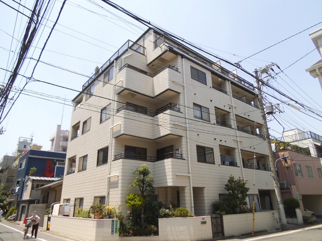 建物外観　角地のマンションは、商店街徒歩圏内！