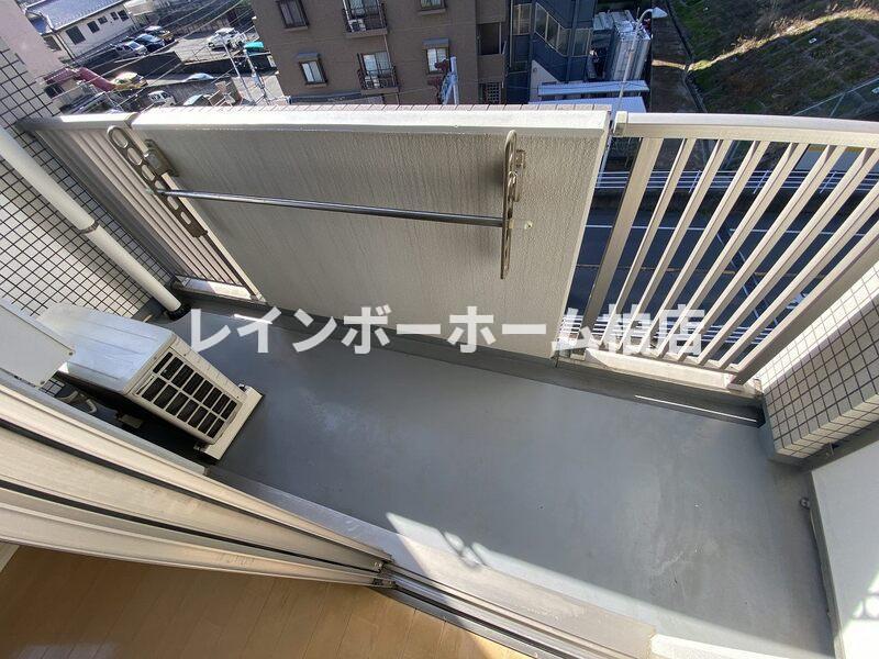 バルコニー　暖かな日差しのふりそそぐバルコニー