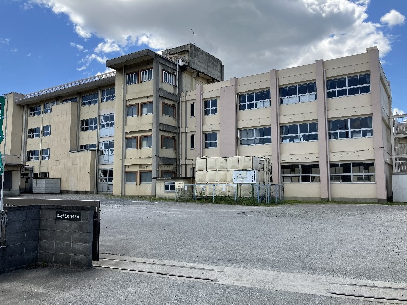小学校　高崎市立片岡小学校（小学校）まで340m