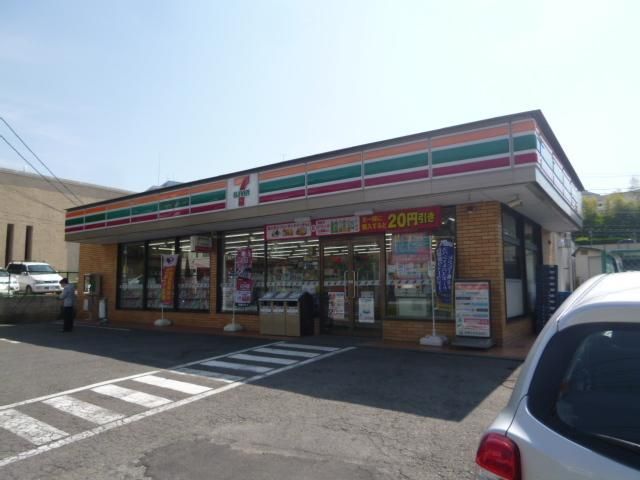 コンビニ　セブンイレブン（コンビニ）まで130m
