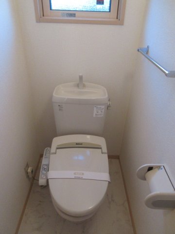 トイレ　写真は別の部屋のものです。