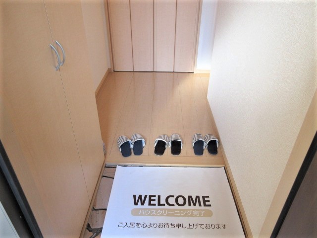 玄関　写真は別の部屋のものです。