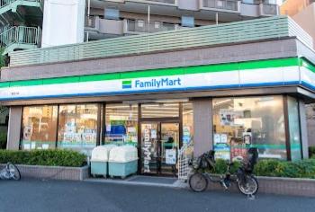 コンビニ　ファミリーマート東品川店（コンビニ）まで140m