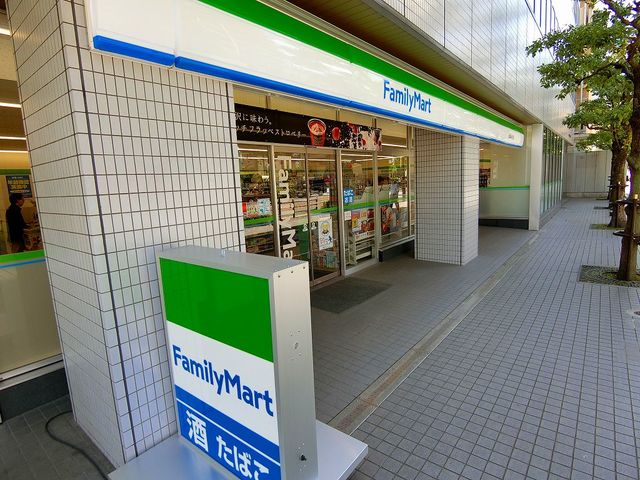 コンビニ　ファミリーマート北野高校前店（コンビニ）まで124m