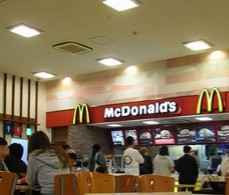 飲食店　マクドナルド 葛西イトーヨーカドー店（飲食店）まで547m