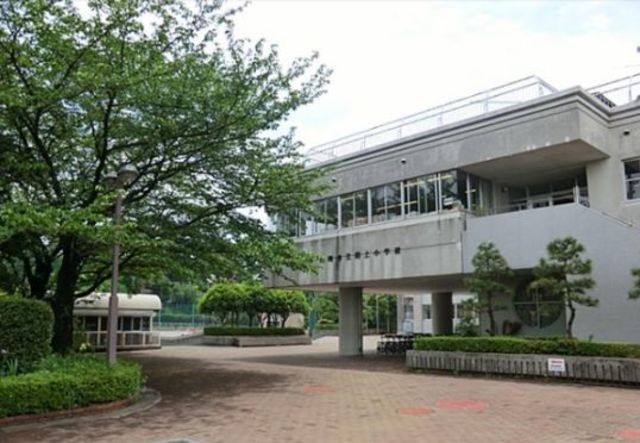 小学校　川崎市立岡上小学校（小学校）まで708m