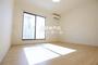 居室・リビング　7.54帖の明るい洋室！