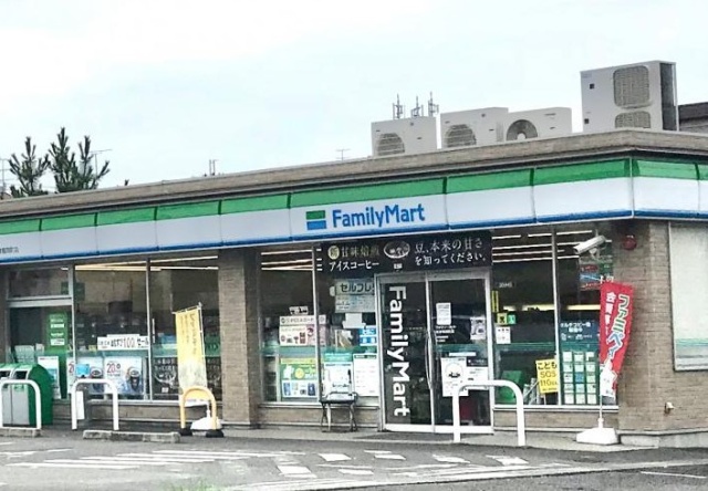 コンビニ　ファミリーマート　草津橋岡町店（コンビニ）まで400m