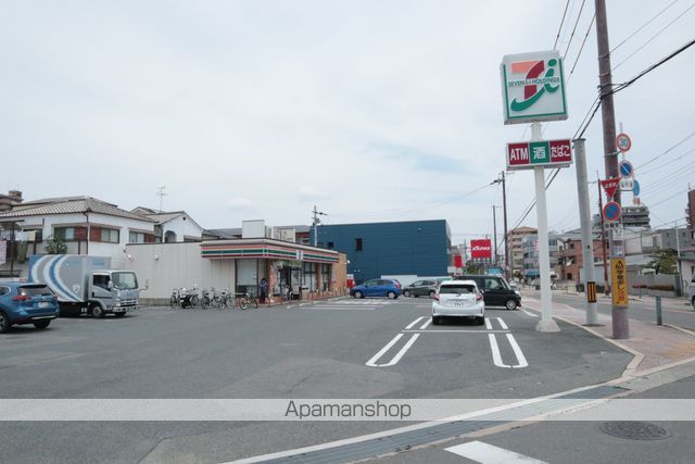 コンビニ　セブンイレブン（コンビニ）まで176m