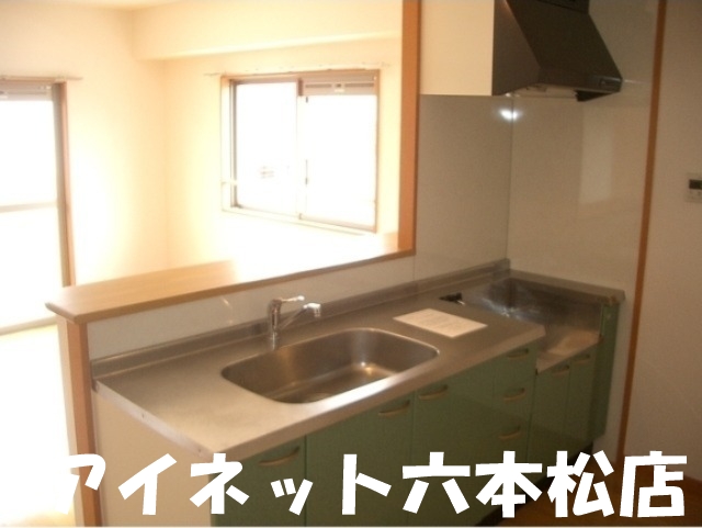 キッチン　作業スペースもあるので料理が捗ります。