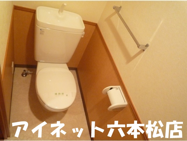 トイレ　清潔感のある空間です。