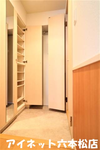 玄関　落ち着いた雰囲気の玄関です。