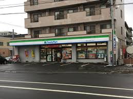 コンビニ　ファミリーマート札幌北35条東1丁目店（コンビニ）まで330m