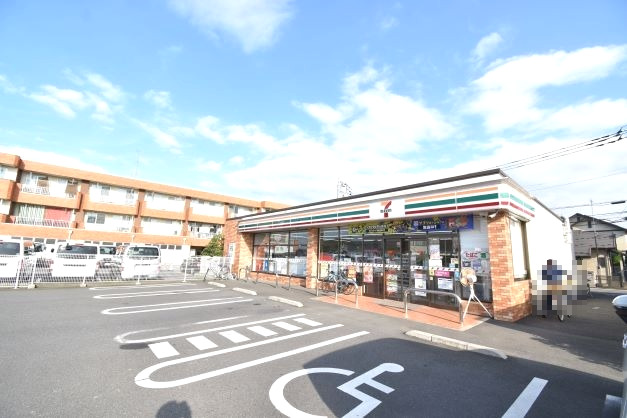 コンビニ　セブンイレブン行田門井町2丁目店（コンビニ）まで924m