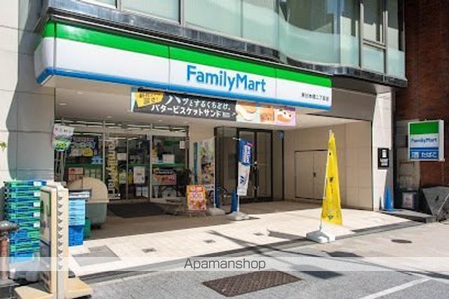 コンビニ　ファミリーマート東日本橋二丁目店（コンビニ）まで207m