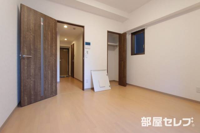 居室・リビング　広く使えるお部屋です