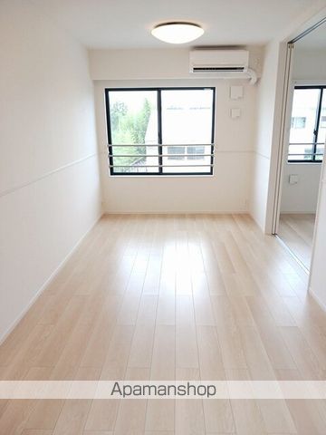 ＪＲ日豊本線 佐土原駅 バス乗車時間：2分 最寄りバス停で下車 徒歩5分 2階建 築2年の居間写真