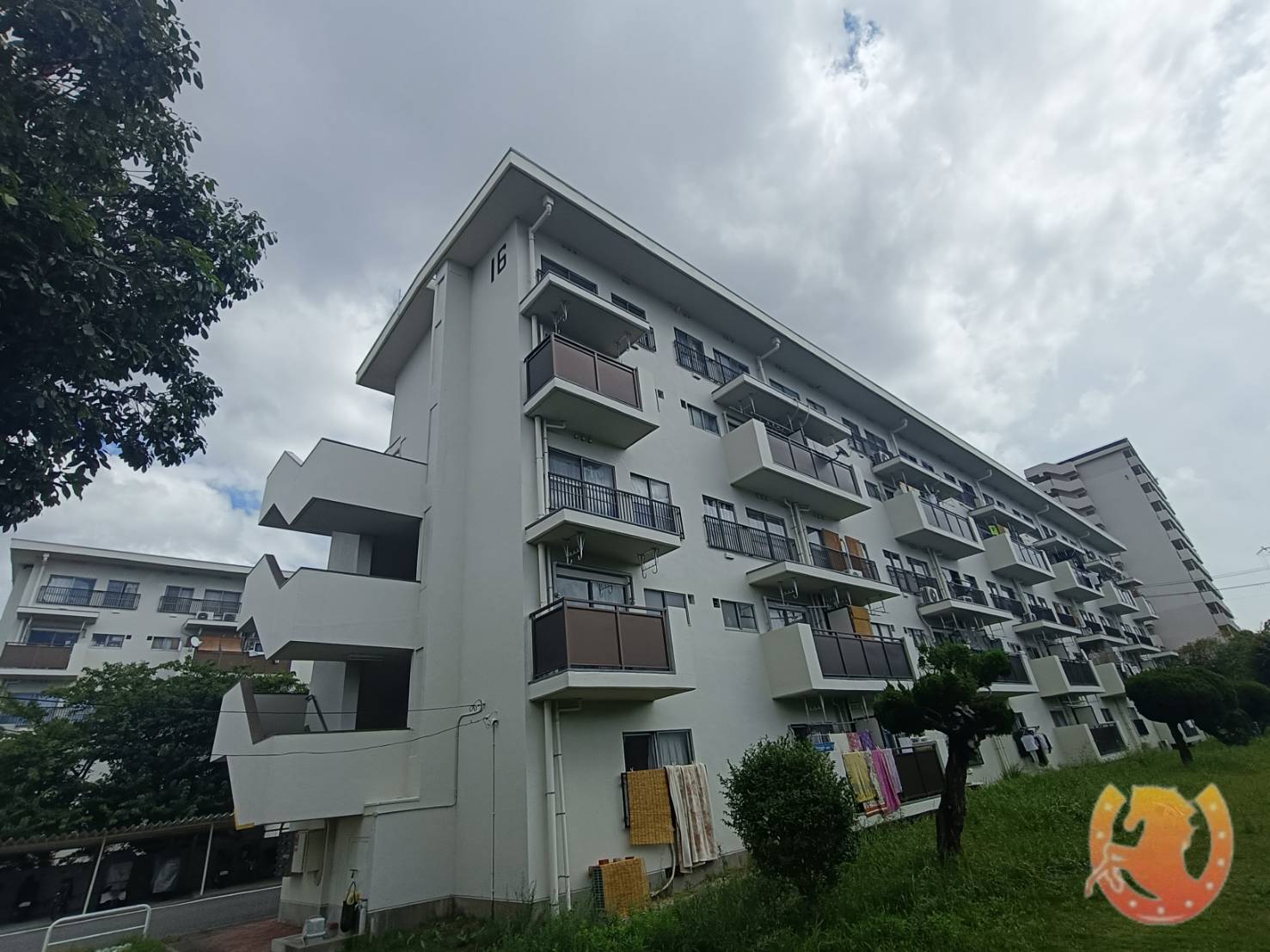 松が丘住宅16号棟の外観写真