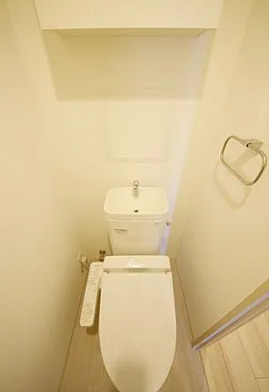 ＪＲ山手線 新橋駅 徒歩8分 10階建 築9年のトイレ写真