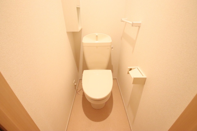 トイレ　※別室の参考写真の為、現況優先です。