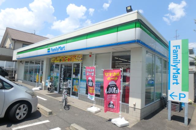 コンビニ　ファミリーマート（コンビニ）まで150m
