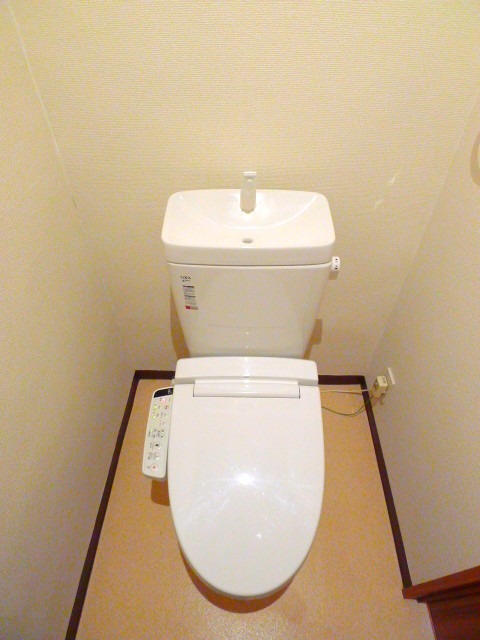 地下鉄鶴舞線 大須観音駅 徒歩5分 4階建 築61年のトイレ写真