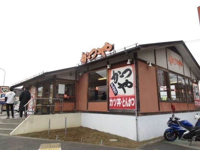 飲食店　かつや（飲食店）まで500m
