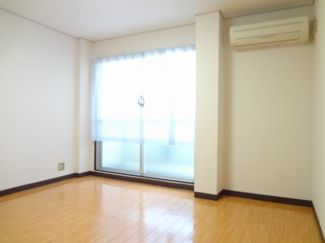 マンション都の居間写真