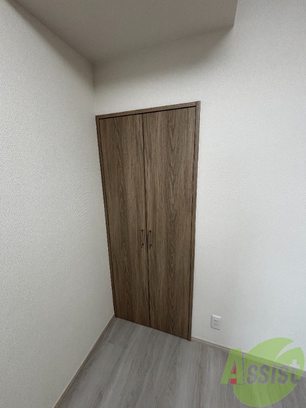 収納　洋室にあるクローゼットです。両開きになっています。