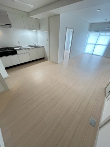 UR武庫川 28号棟の居間写真
