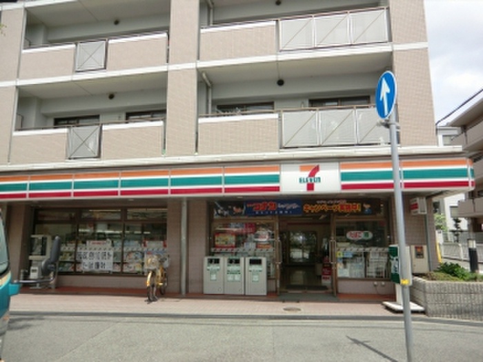コンビニ　セブンイレブン（コンビニ）まで240m