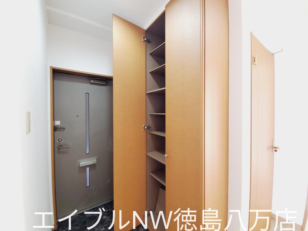 ＪＲ牟岐線 阿波富田駅 徒歩47分 3階建 築24年の玄関写真