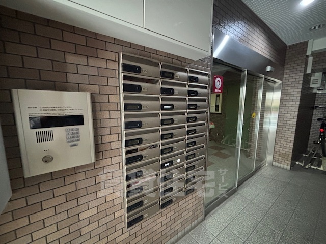 地下鉄御堂筋線 江坂駅 徒歩4分 10階建 築30年の外観写真