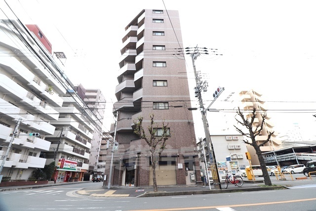 地下鉄御堂筋線 江坂駅 徒歩4分 10階建 築30年の外観写真