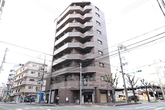 地下鉄御堂筋線 江坂駅 徒歩4分 10階建 築30年の外観写真