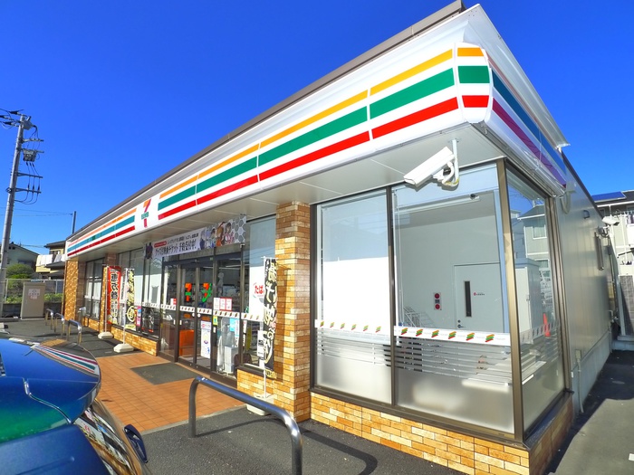 コンビニ　セブンイレブン（コンビニ）まで209m