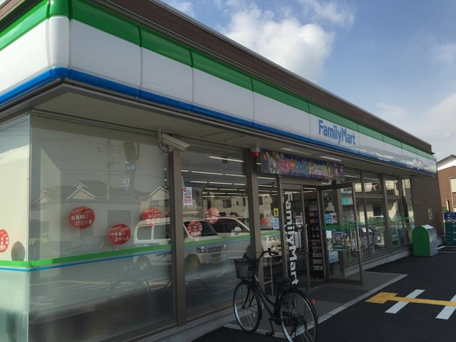 コンビニ　ファミリーマート蓮沼駅西店（コンビニ）まで175m
