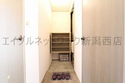 シャンドフレール黒埼Eの玄関写真