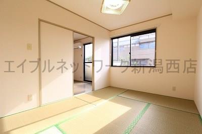 シャンドフレール黒埼Eの内装写真