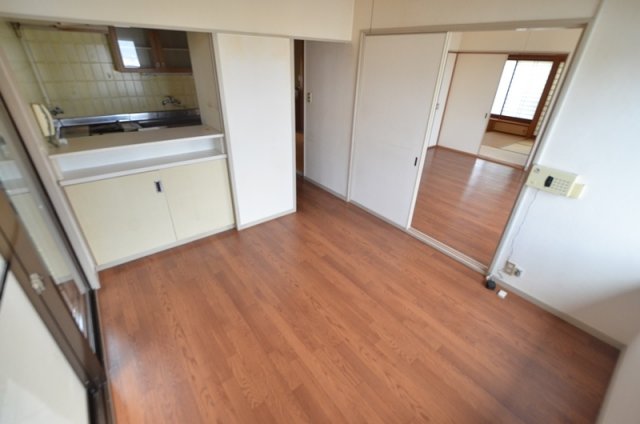 居室・リビング　２面採光の明るいお部屋です。