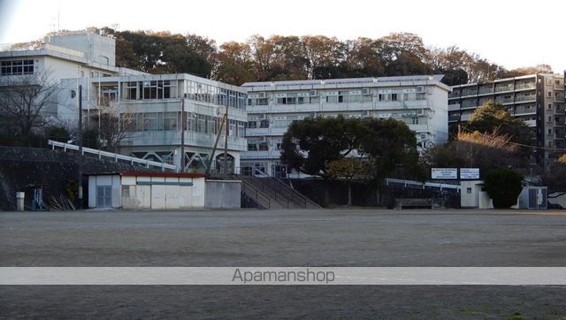 中学校　鎌倉市立岩瀬中学校（中学校）まで1076m