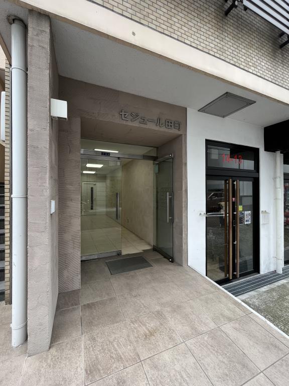 ＪＲ山手線 田町駅 徒歩9分 10階建 築42年の玄関写真