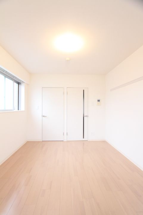 プライムアーバン川崎南幸町の居間写真