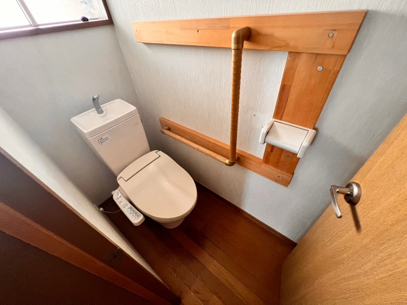 上毛電鉄 城東駅 徒歩4分 1階建 築72年のトイレ写真
