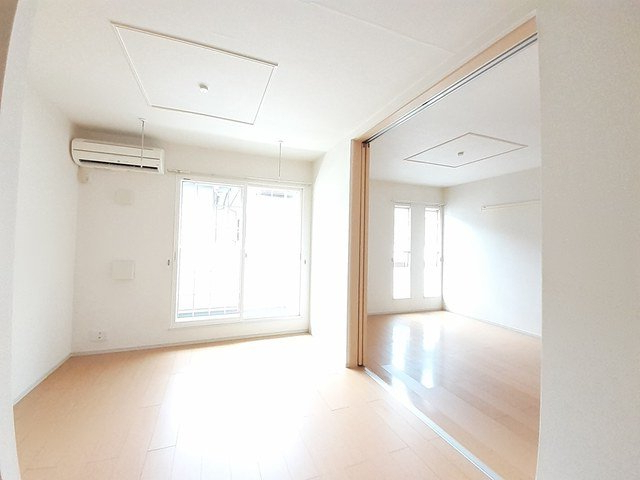 居室・リビング　※他号室写真です