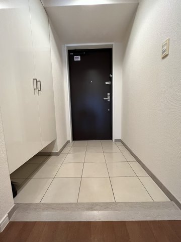 玄関　※別部屋参考写真