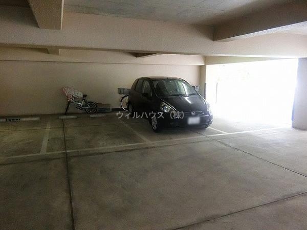 駐車場　敷地内駐車場！