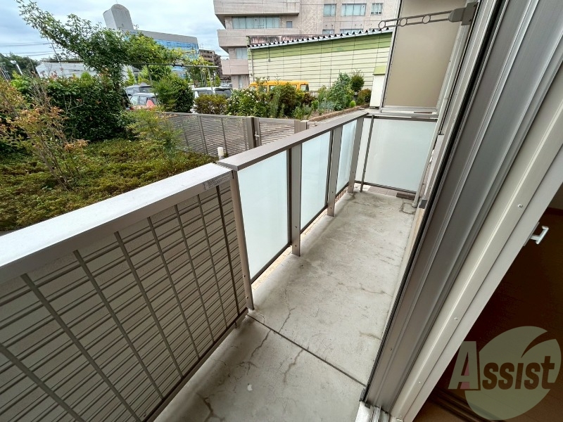 バルコニー　バルコニーが付いているので晴れた日は洗濯物が沢山干せますね。